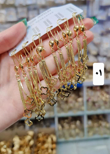 گوشواره آویز جدید طرح طلا،رنگ ثابت جنس سبک ولطیف هم وزن طلا،آبکاری طلا