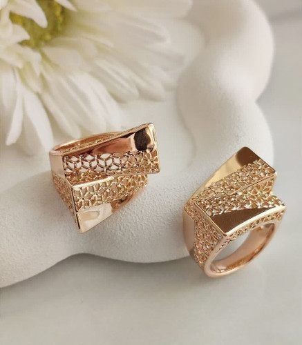 انگشتر لوکس زنانه طلایی ژوپینگ طرح طلا رنگ ثابت آبکاری طلا۱۸