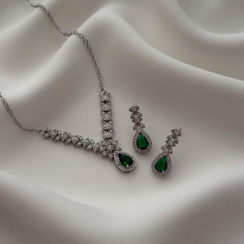 نیمست جواهری نقره ای نگین سبز جدیدولوکس کپی طلا رنگ ثابت نگین مخراجکاری